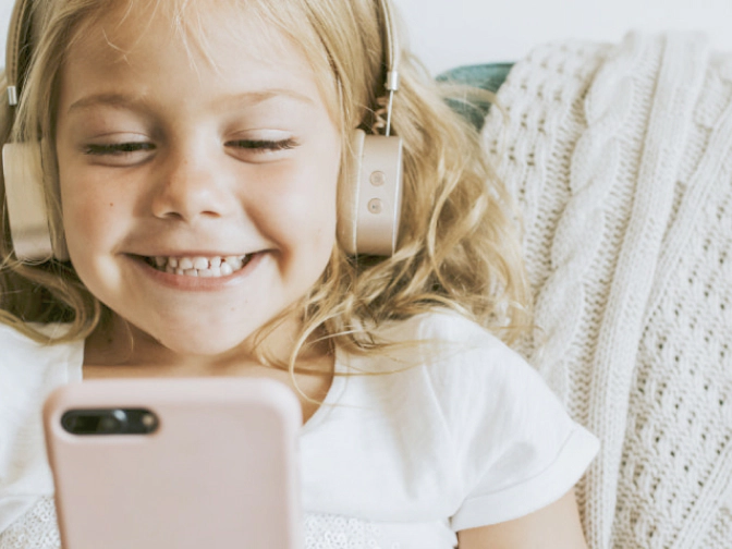 NetSikker hjælper dig med at passe på dine børn på nettet.